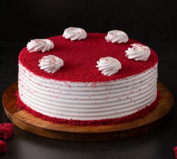 Frosting Red Velvet Cake