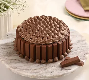 Crunchy Kit Kat Cake