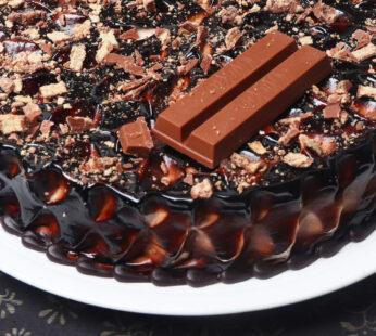 Crunchy KitKat Eggless Cake